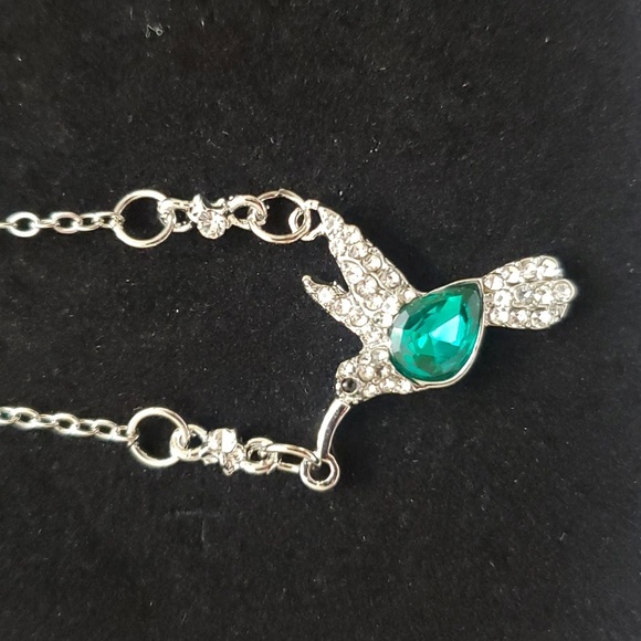 NWOT Rhinestone Hummingbird Silver Necklace - Picture 4 of 5